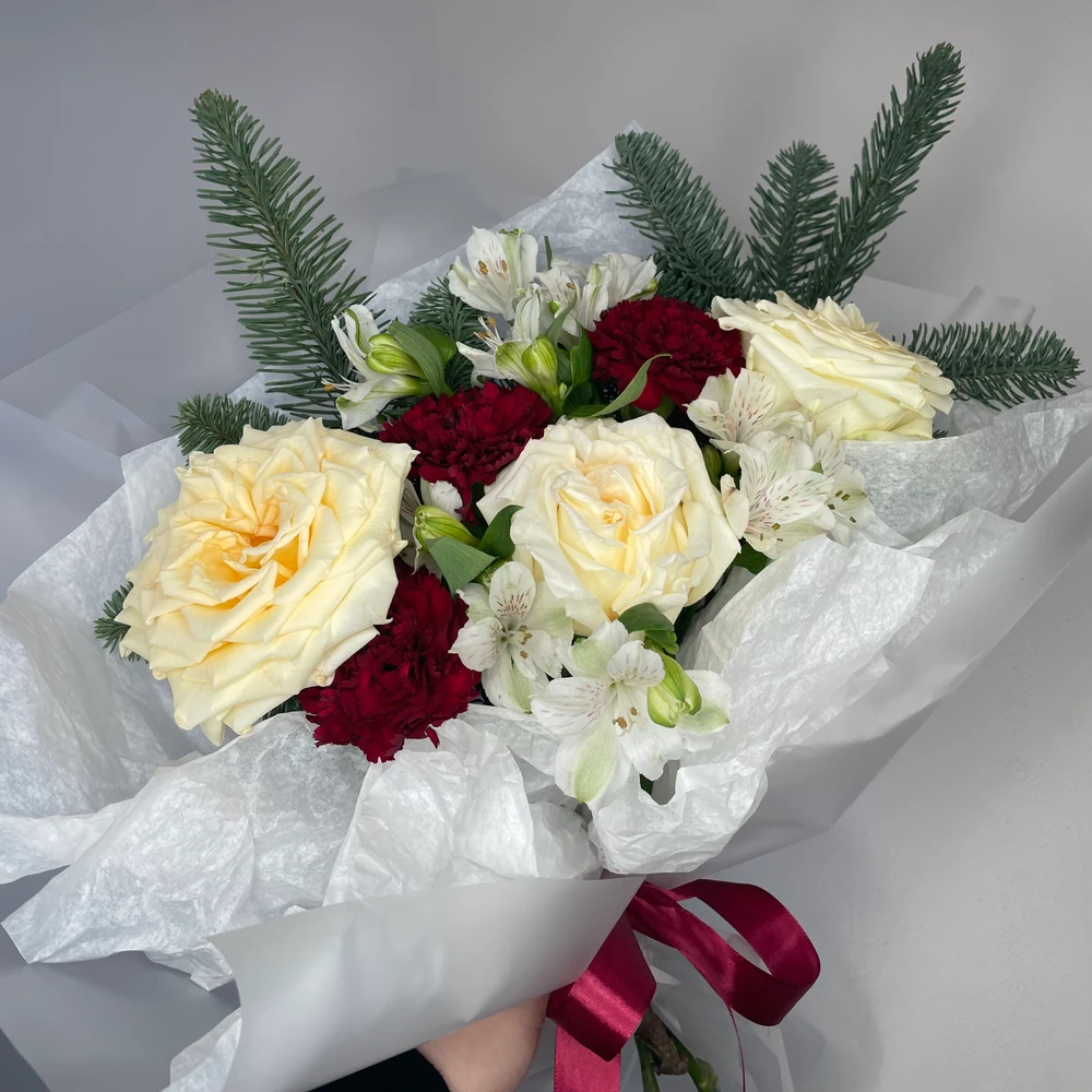 Букет из нобилиса, роз и диантусов