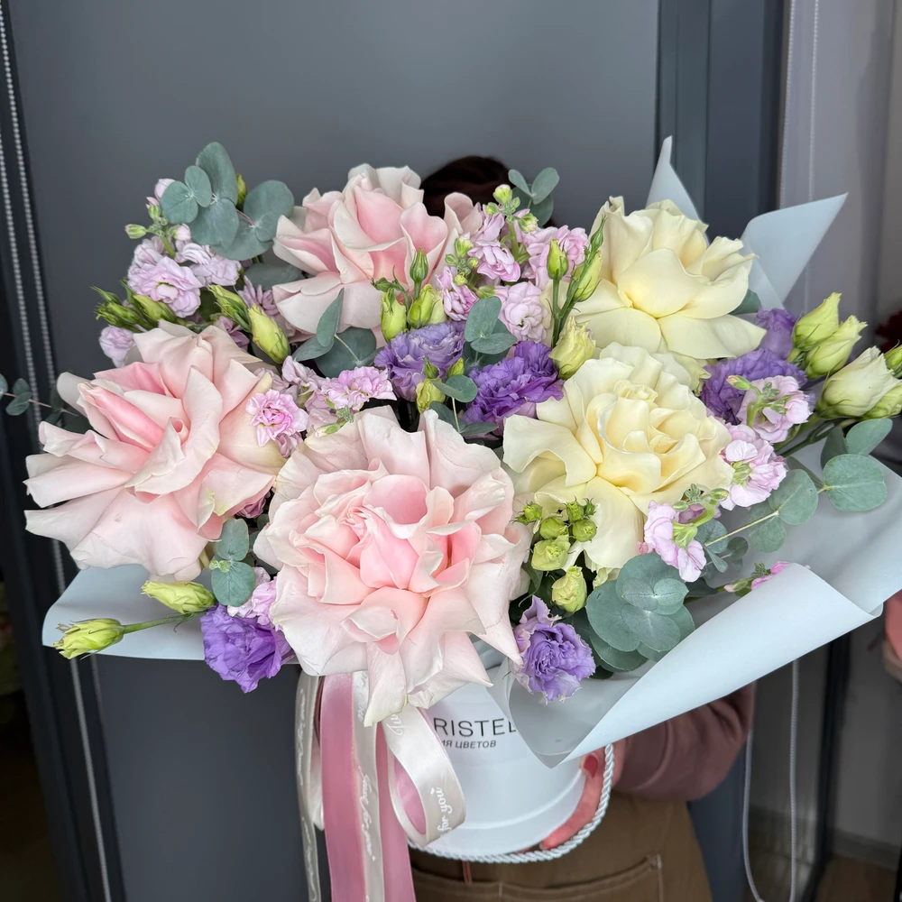 Композиция из нежных цветов для любимой