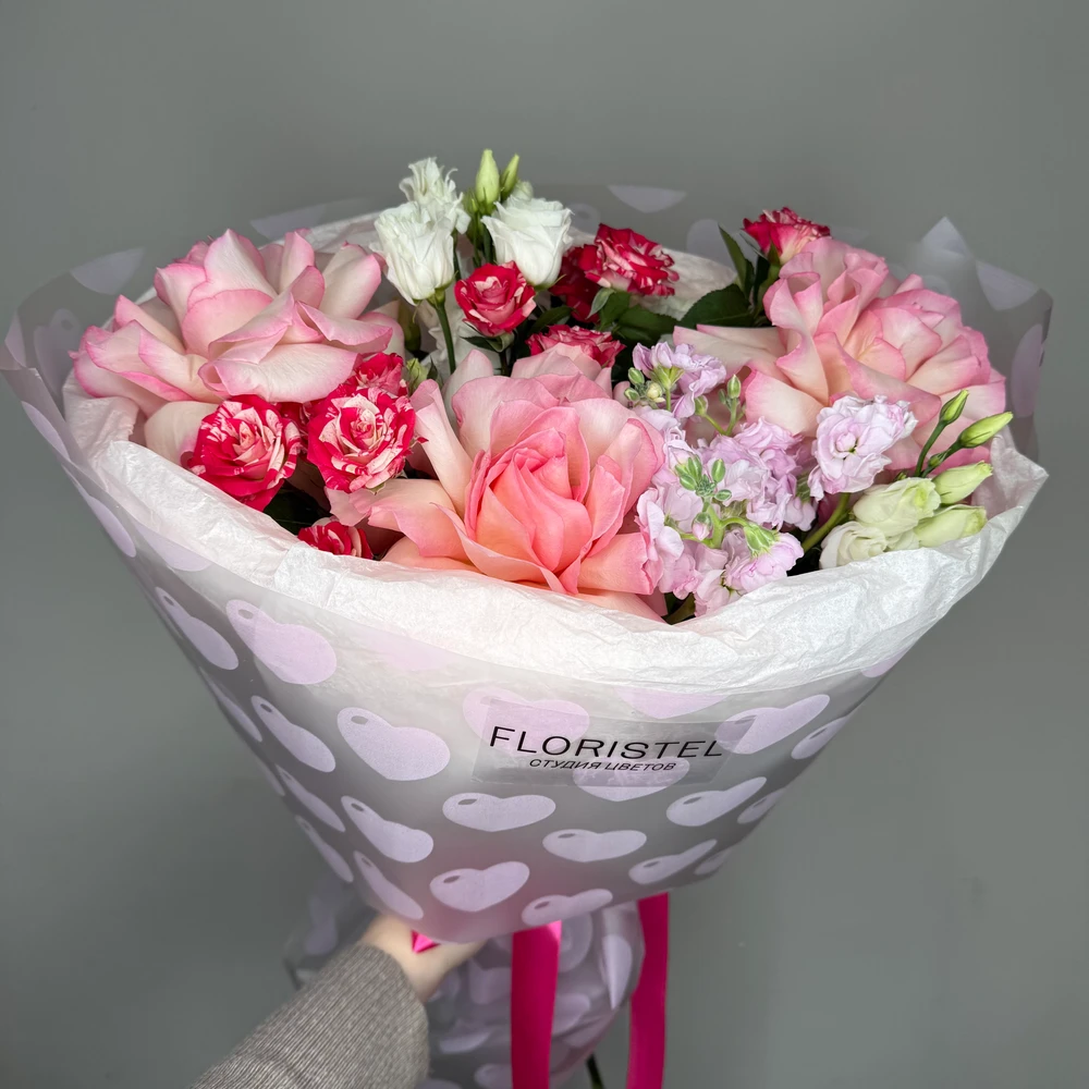 Букет из французских роз, маттиолы, эустомы и кустовых роз