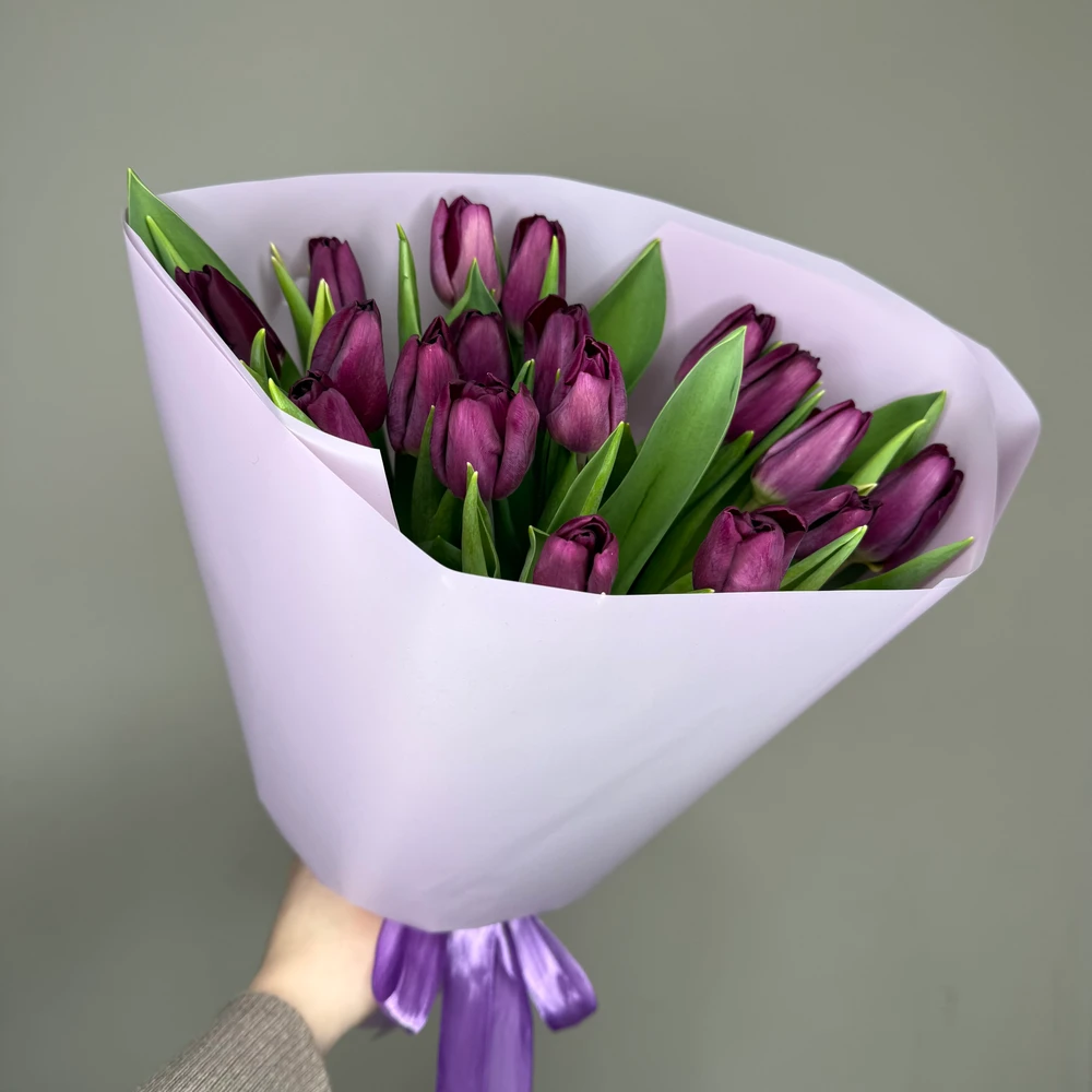 Букет фиолетовых тюльпанов 19 шт. 