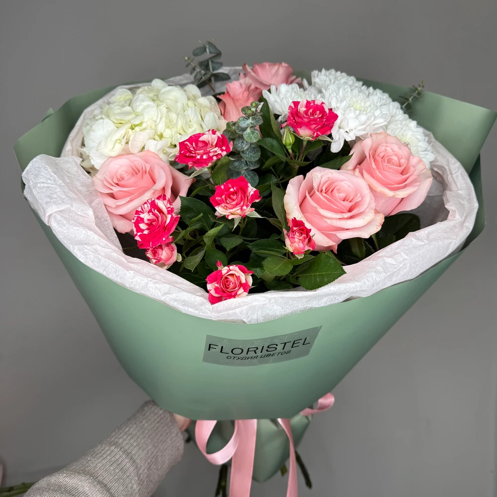 Букет из гортензии, роз, хризантемы