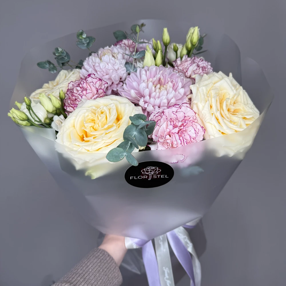 Букет из роз, хризантем и диантусов 