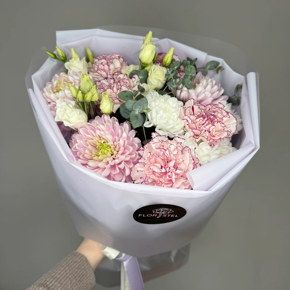 Букет из роз, хризантем и диантусов 