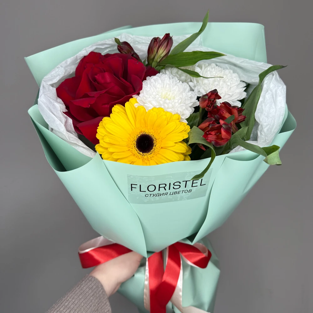 Букет из роз, хризантем, герберы