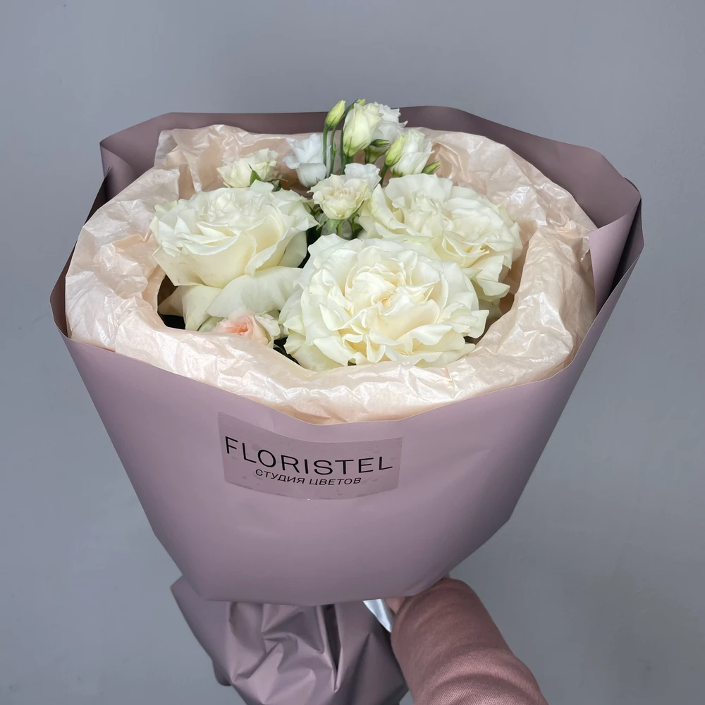 Букет из французских роз, эустомы, кустовых роз 