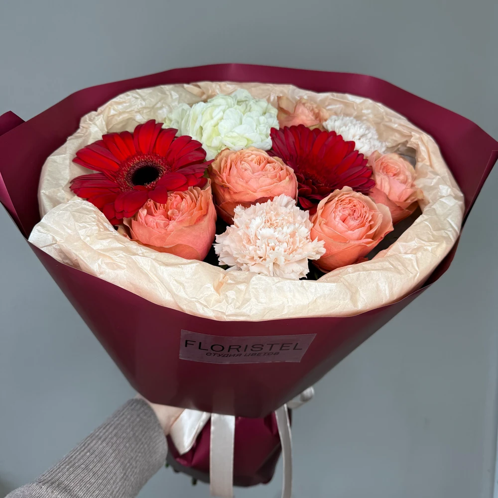 Букет из роз, гербер и диантусов